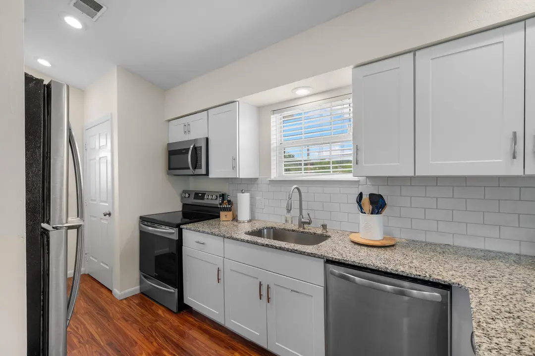 110 W Rockford Drive — photo 7