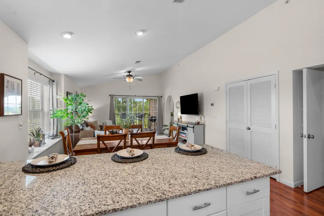 110 W Rockford Drive — photo 10