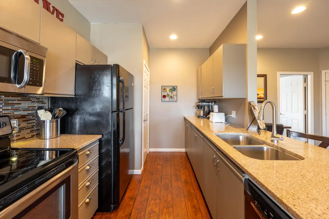 835 Fairview Street — photo 10