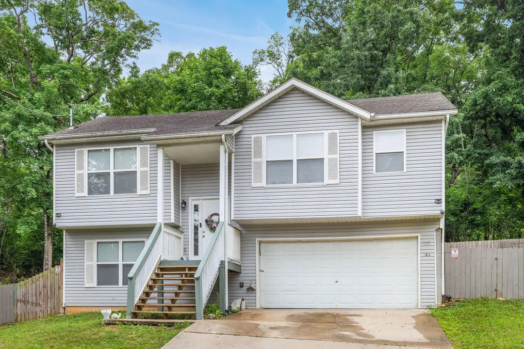 1015 Greentree Road
