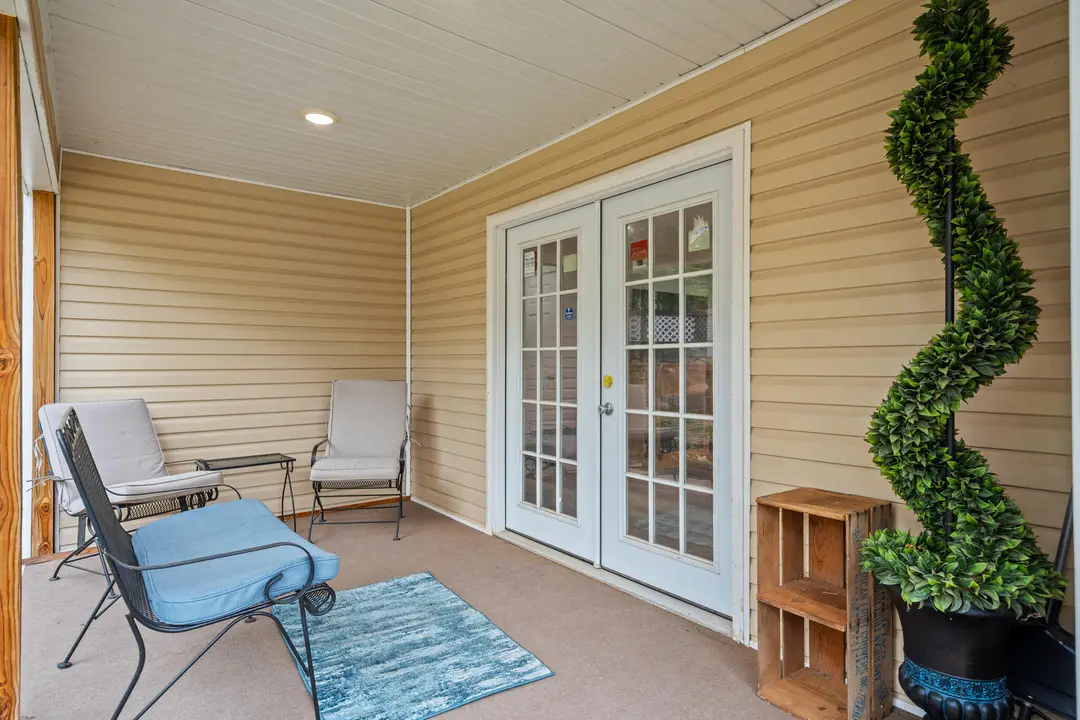 177 Benton Avenue — photo 4