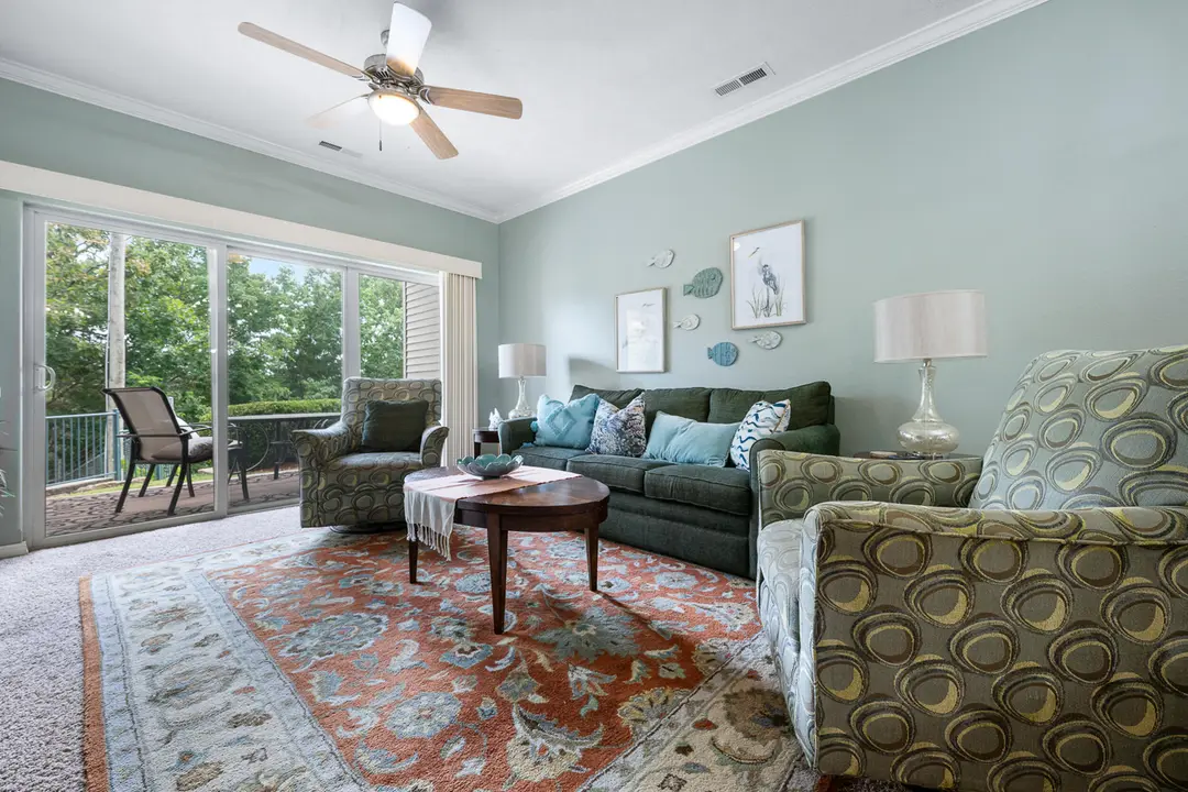 325 Majestic Drive — photo 2