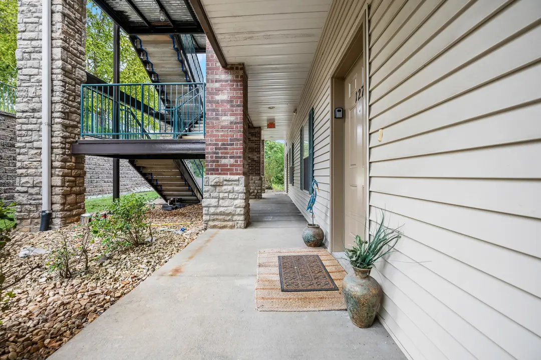 325 Majestic Drive — photo 6