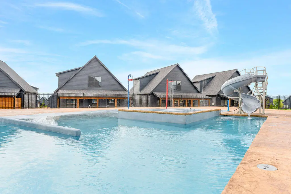 250 Poolside Pass — photo 6