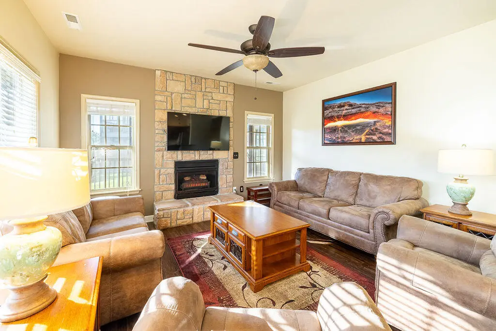 1261 Golf Drive — photo 17