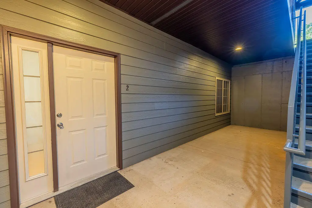 1261 Golf Drive — photo 2