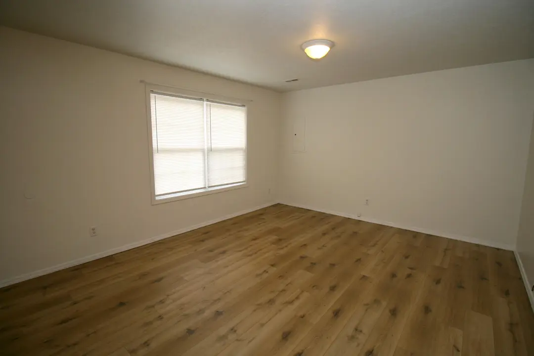 4078 Oakwood Road — photo 3