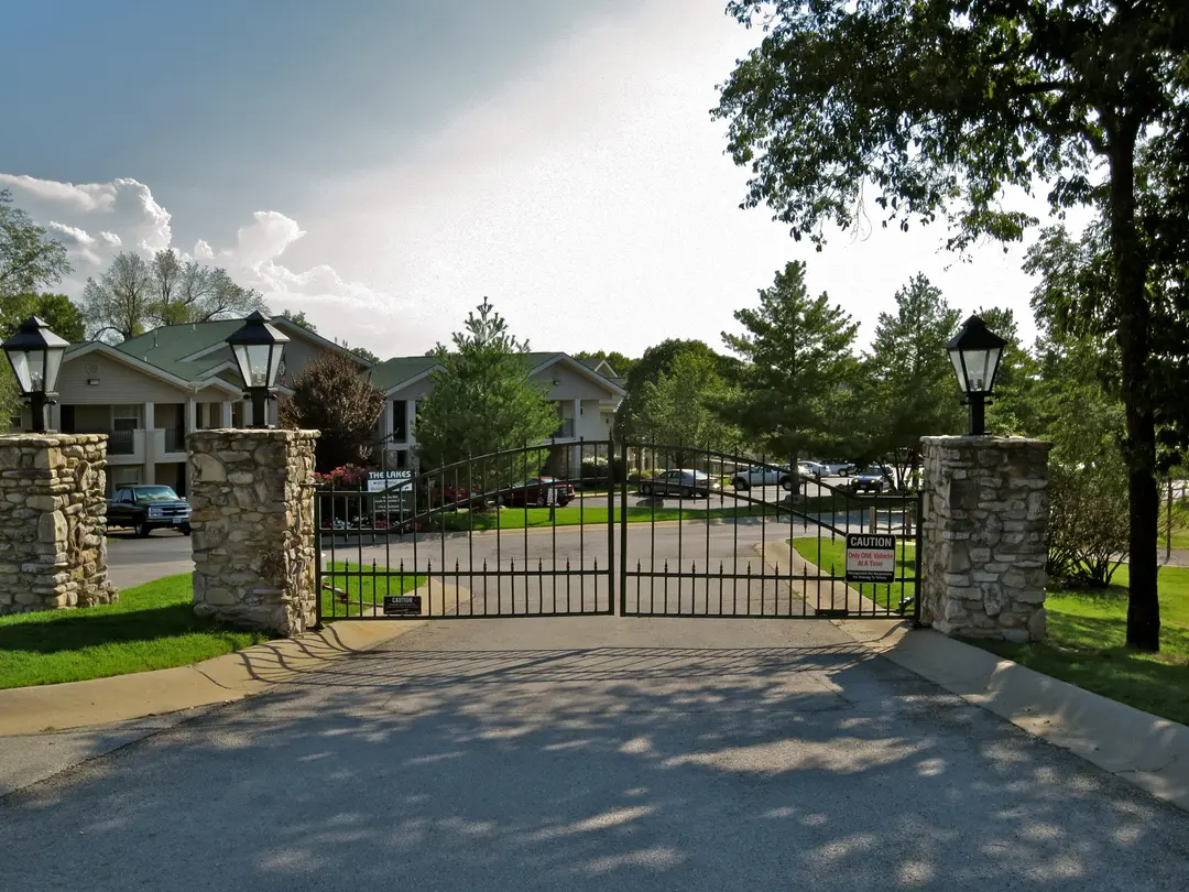 110 West Rockford Drive — photo 35