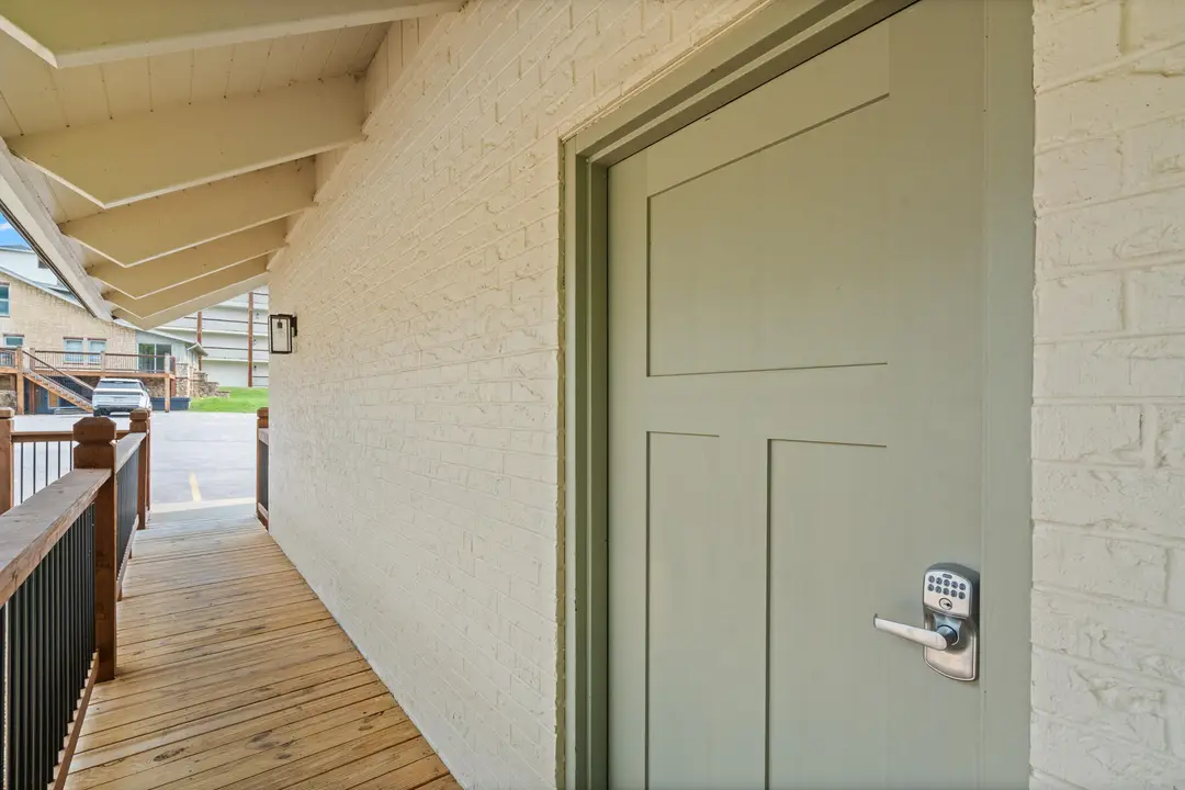 403 Veterans Boulevard — photo 3