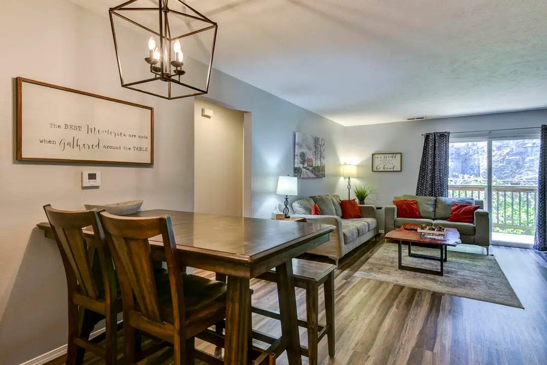 2912 Vineyards Parkway — photo 5