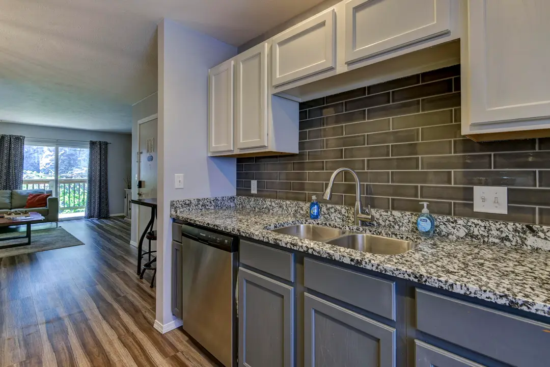 2912 Vineyards Parkway — photo 8