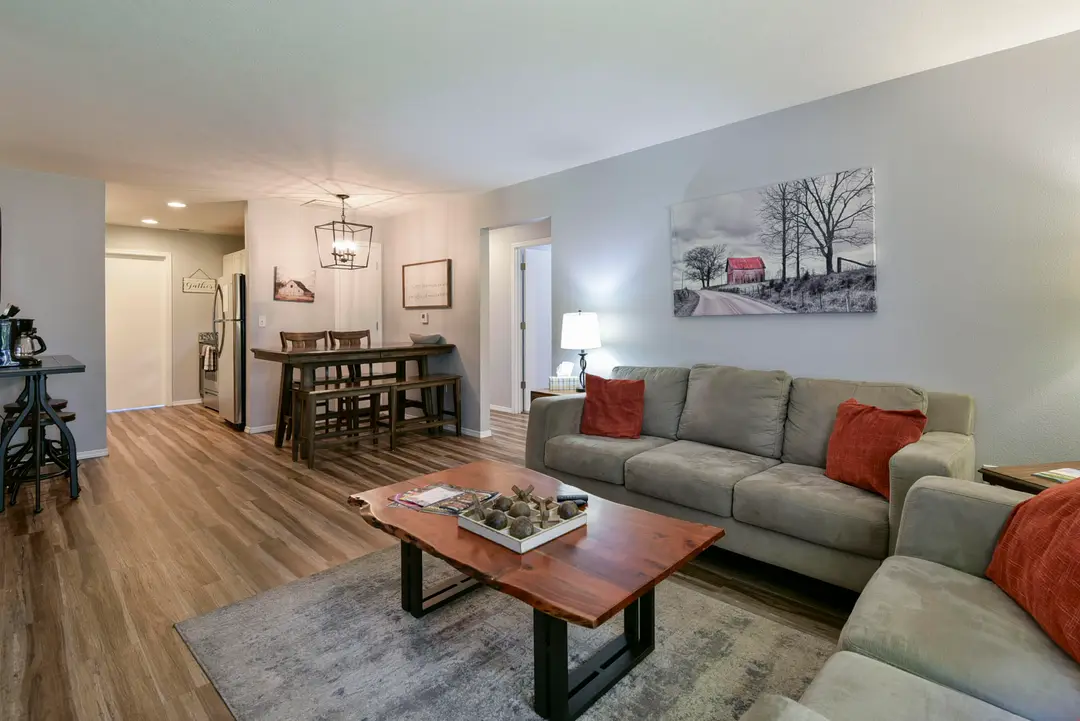 2912 Vineyards Parkway — photo 10