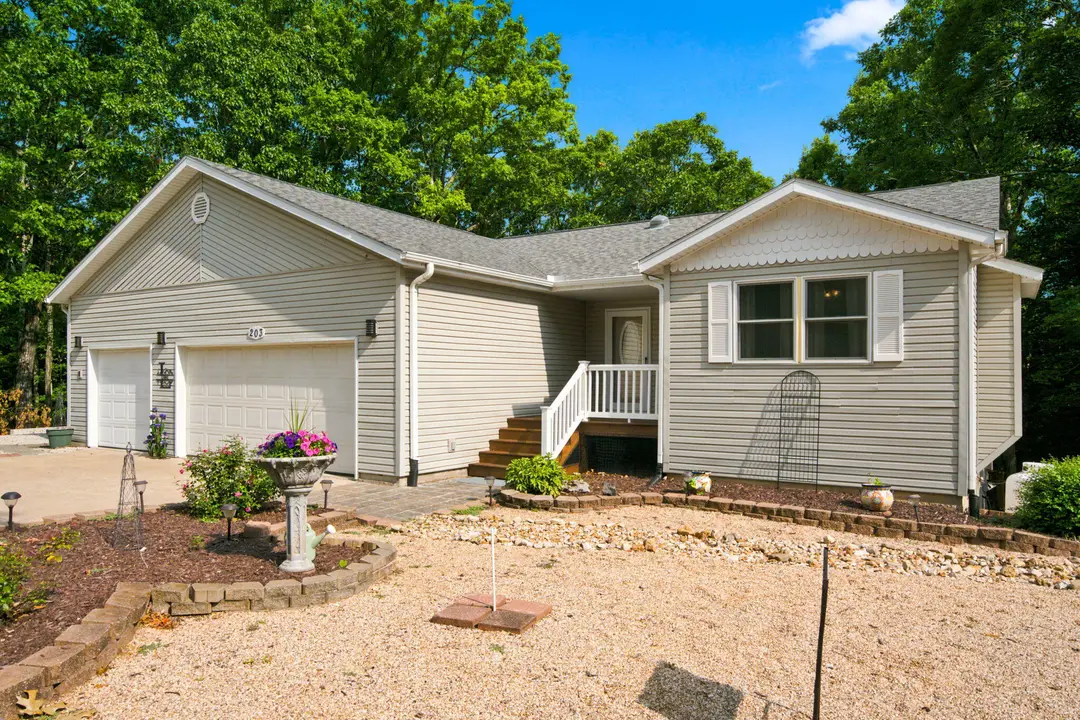 203 Queensberry Drive — photo 3