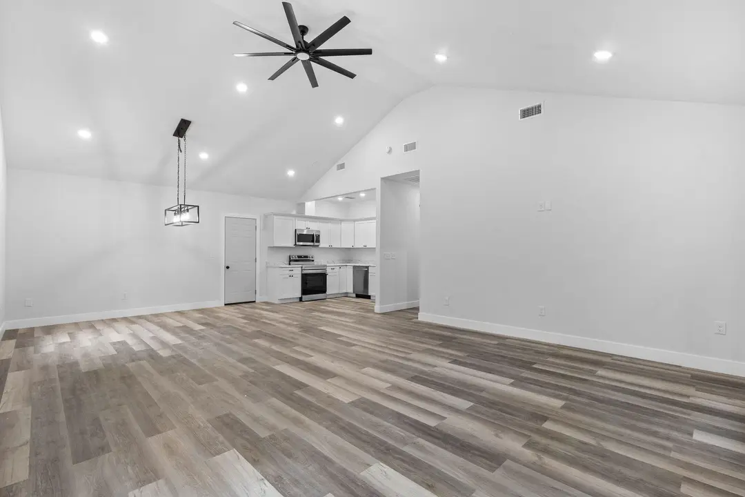 5025 Dogwood Avenue — photo 2