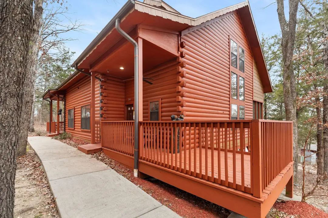 266 Oakridge Drive — photo 2
