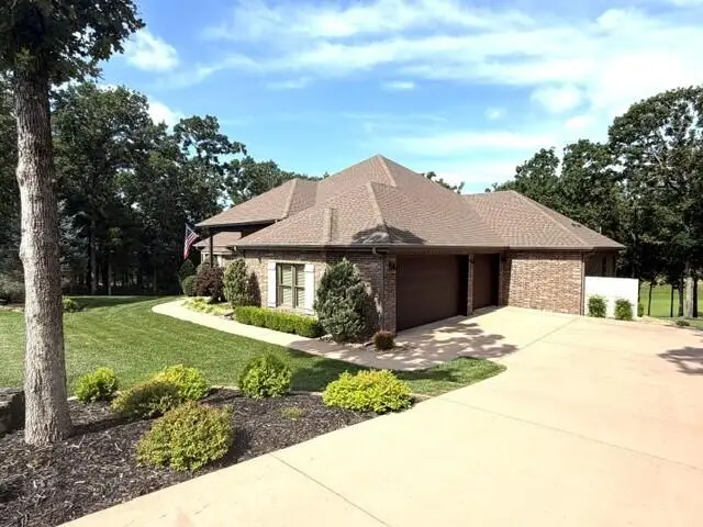 120 Bethpage Court — photo 2