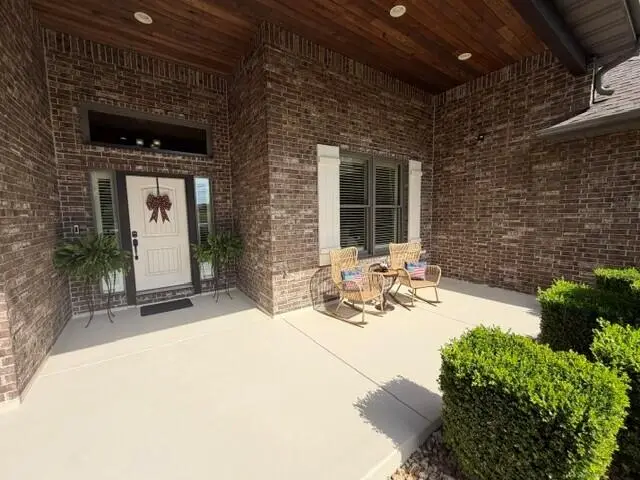 120 Bethpage Court — photo 3