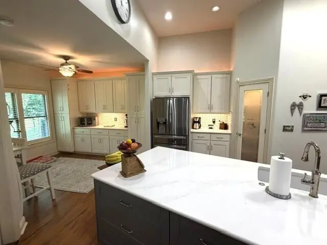 120 Bethpage Court — photo 8