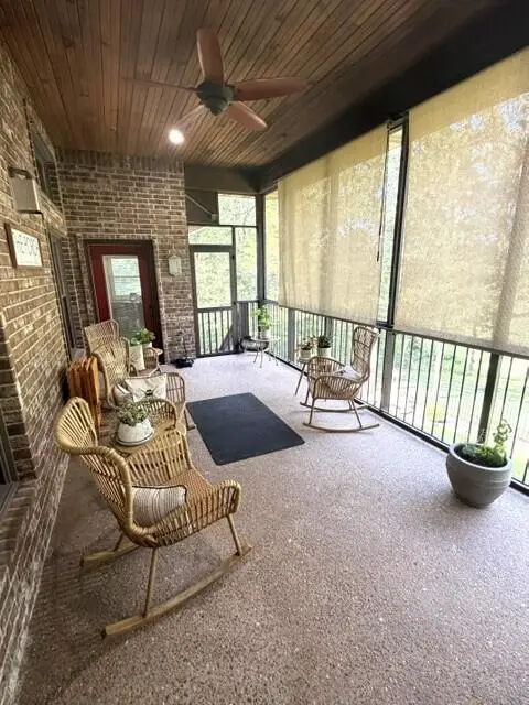 120 Bethpage Court — photo 10