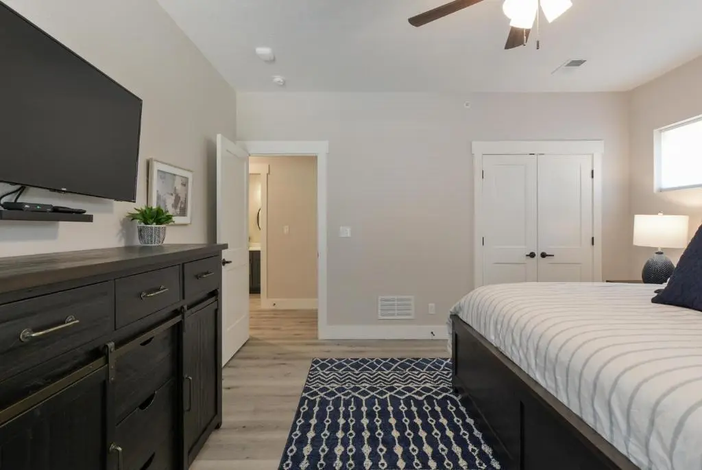 280 Lakefront Drive — photo 16