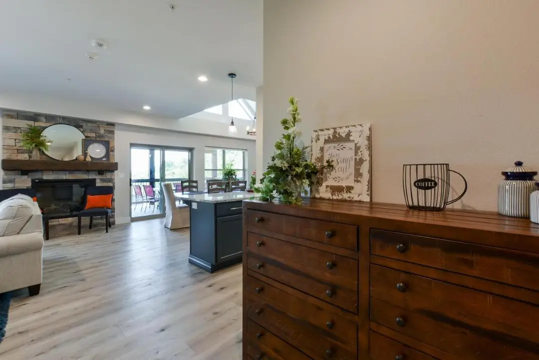 280 Lakefront Drive — photo 3