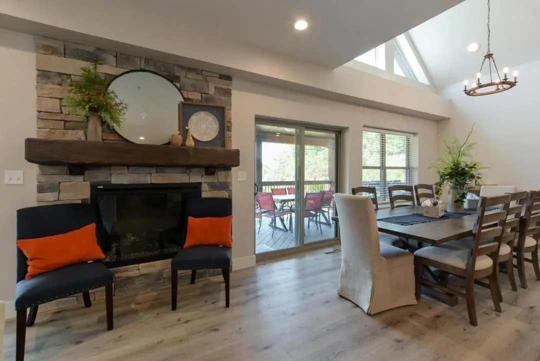280 Lakefront Drive — photo 4