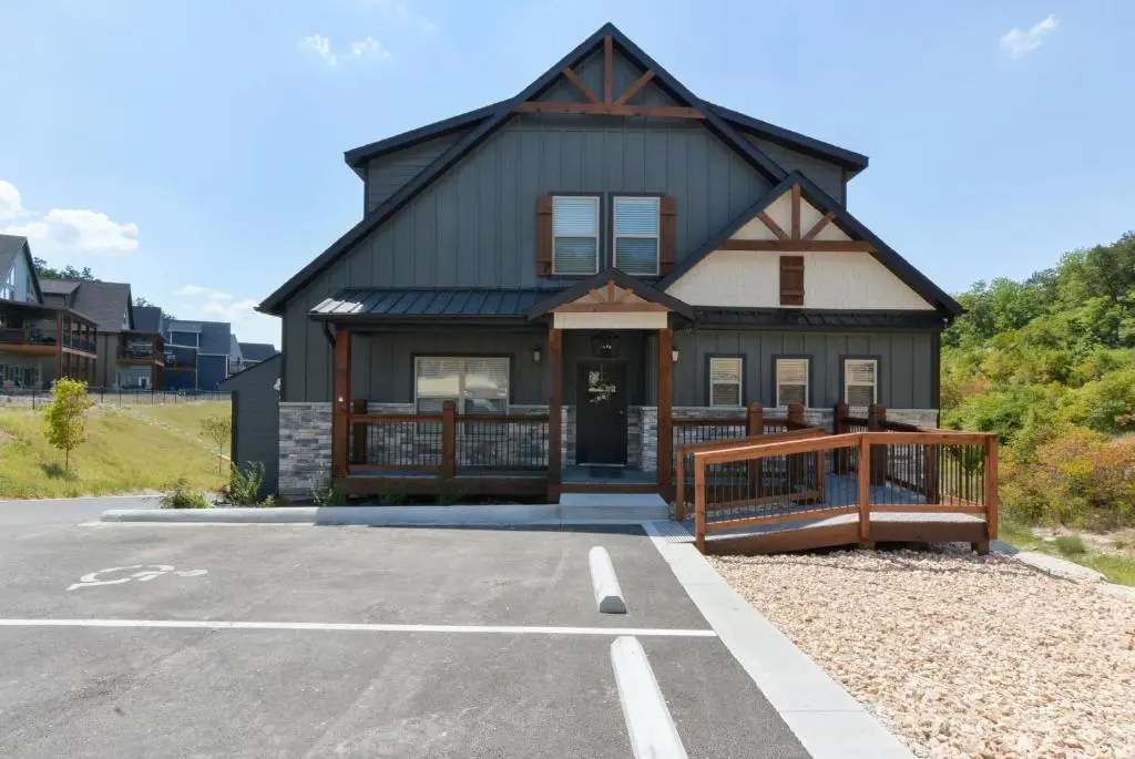 280 Lakefront Drive