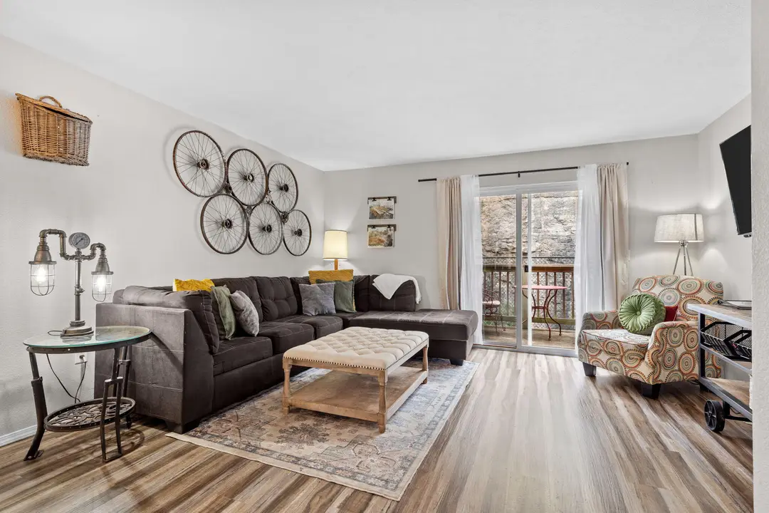 2906 Vinyards Parkway — photo 9