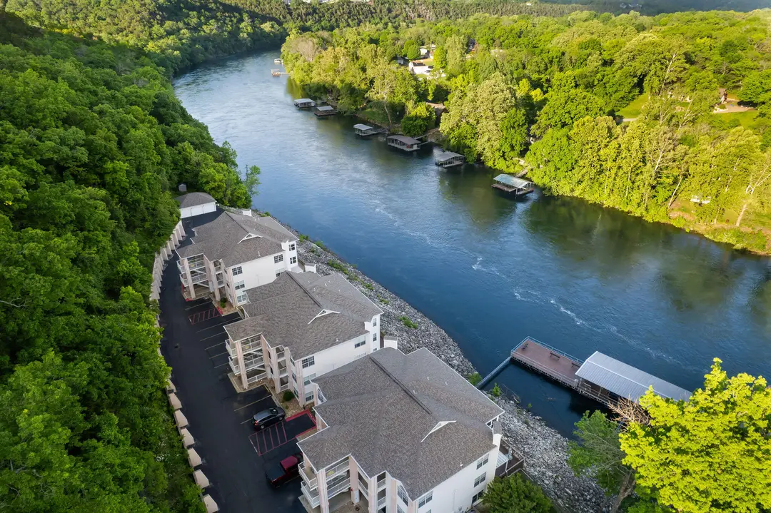 77 Anglers Pointe