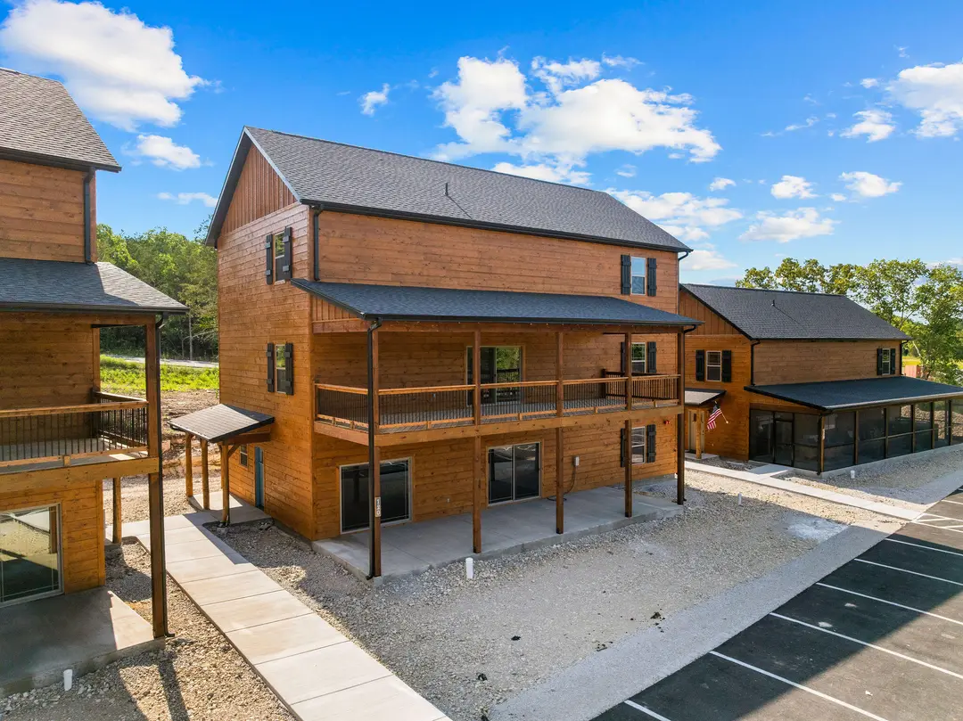 120 Pavilion Court — photo 2
