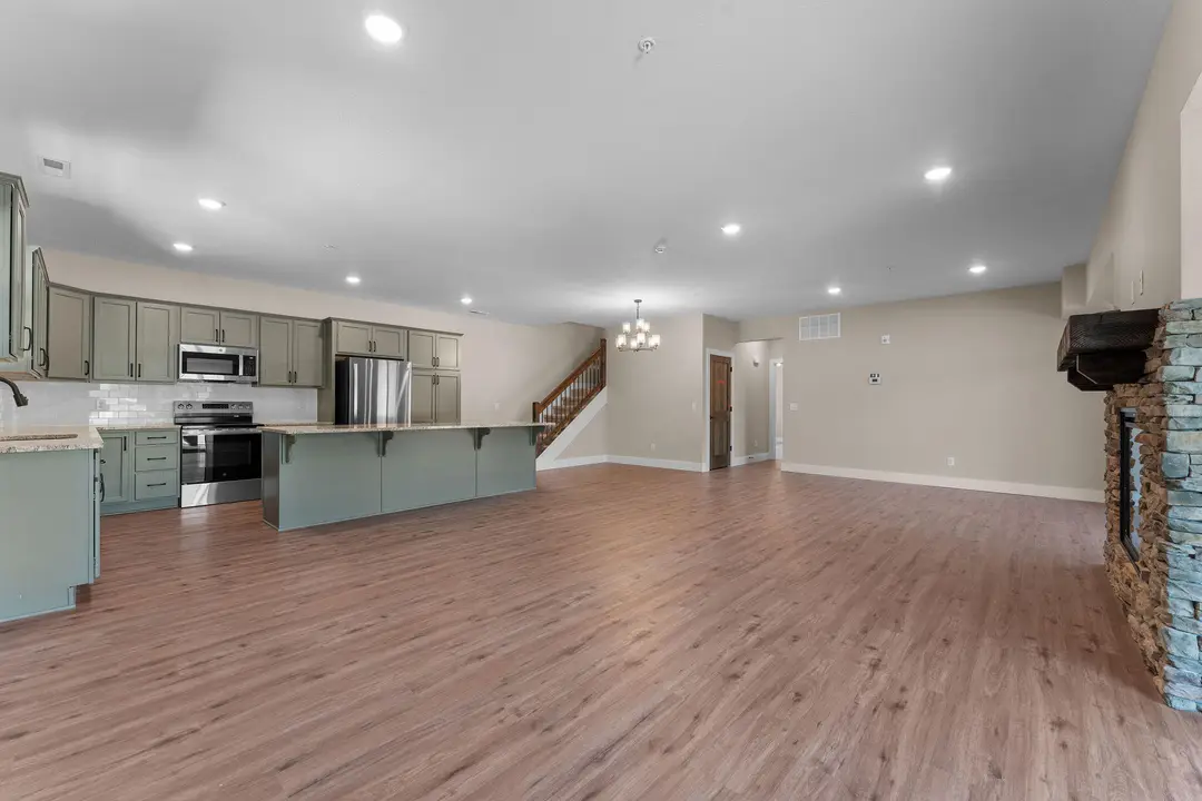 120 Pavilion Court — photo 3