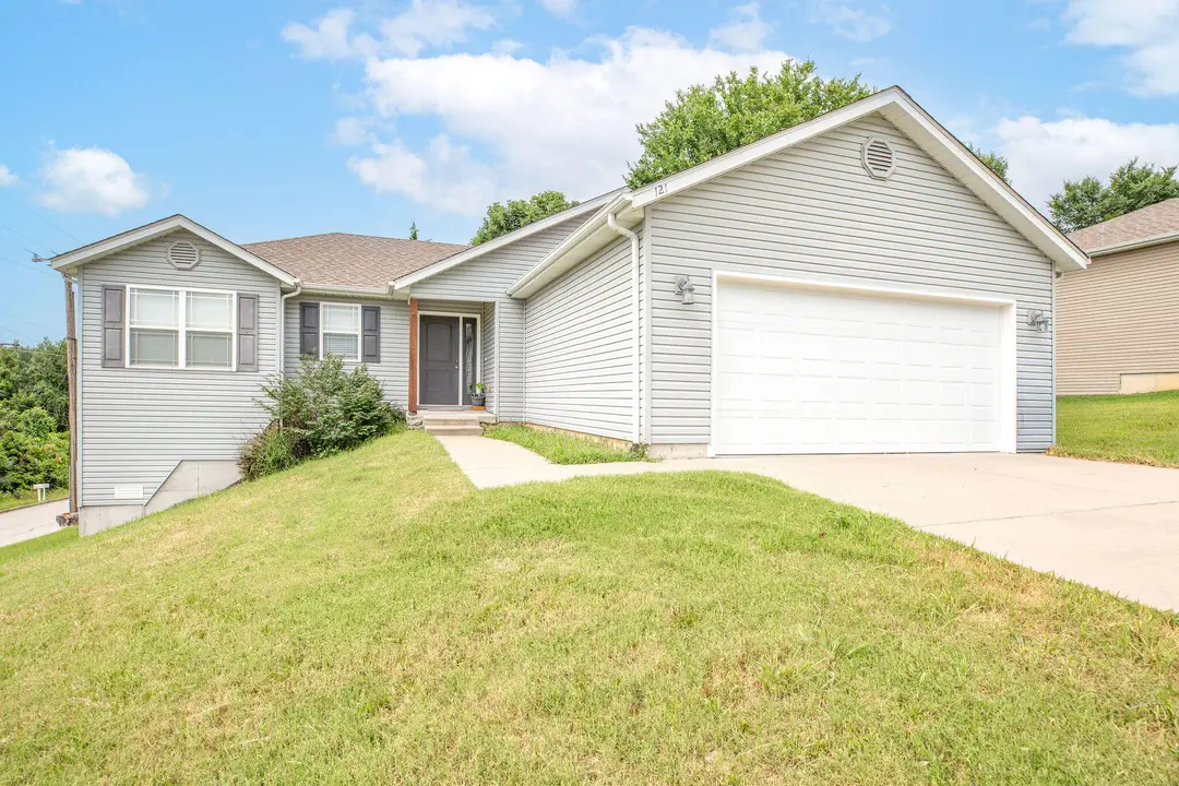 121 Daless Court — photo 1