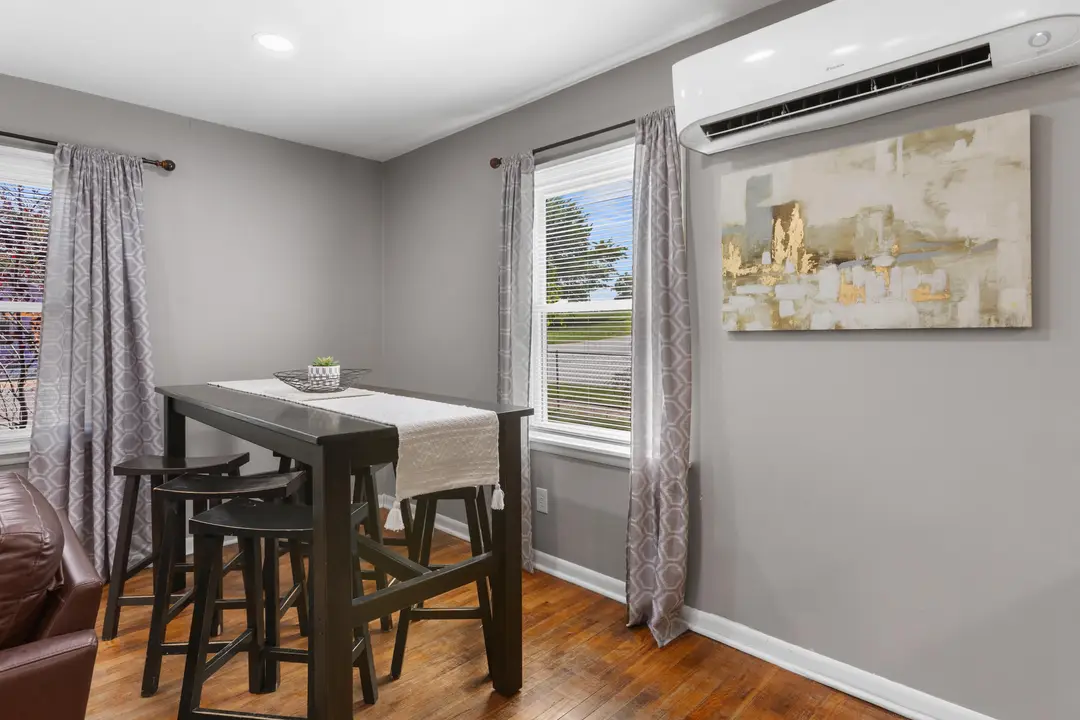 517 W College Street — photo 11