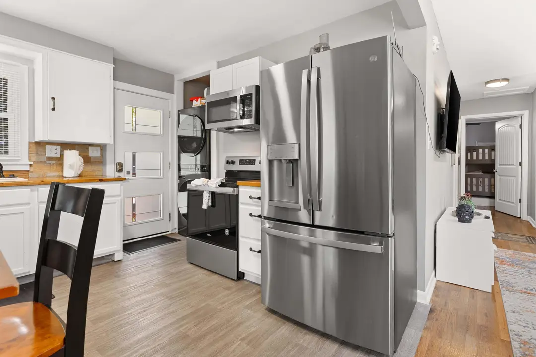 517 W College Street — photo 13