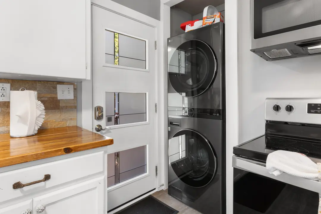 517 W College Street — photo 15