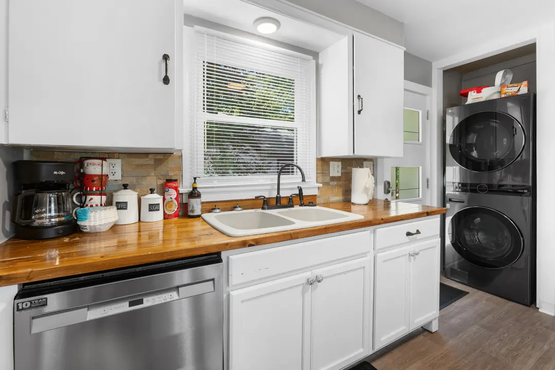 517 W College Street — photo 16