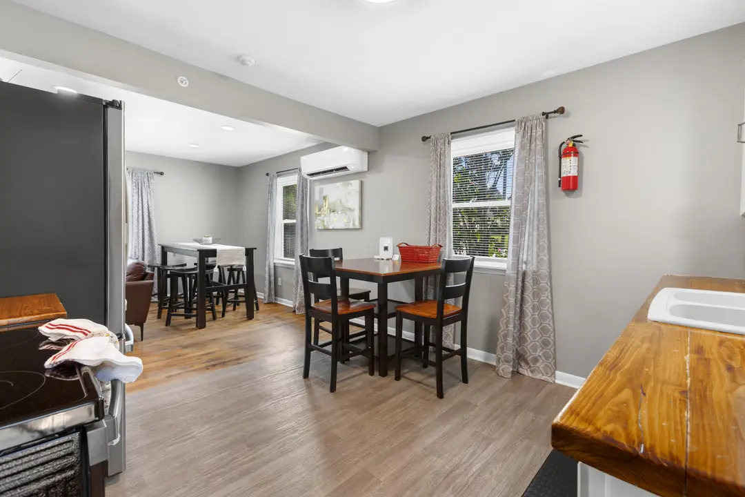 517 W College Street — photo 18