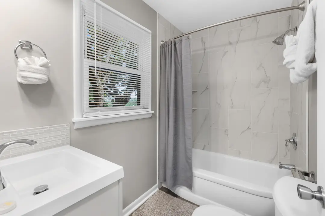 517 W College Street — photo 19