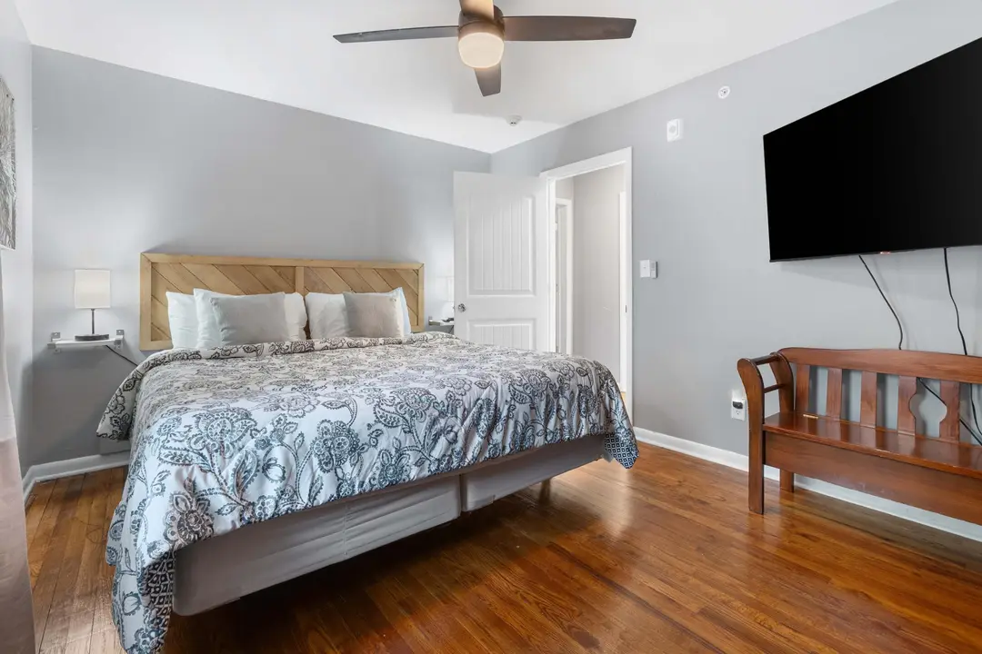 517 W College Street — photo 21