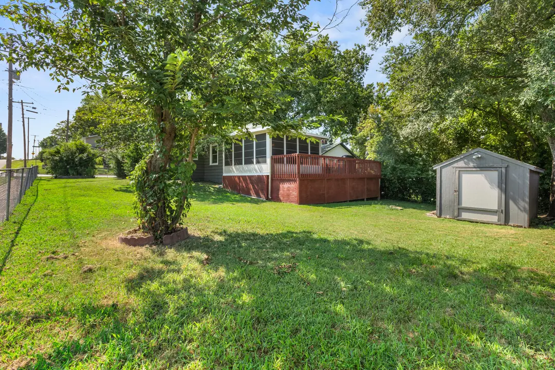 517 W College Street — photo 29