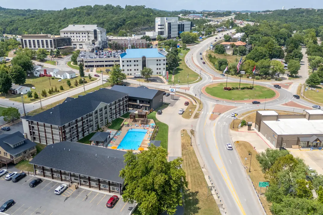 403 Veterans Boulevard — photo 4