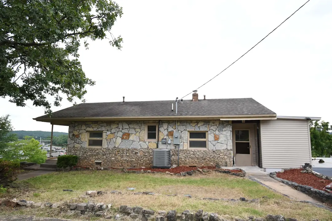 184 Amherst Road — photo 1