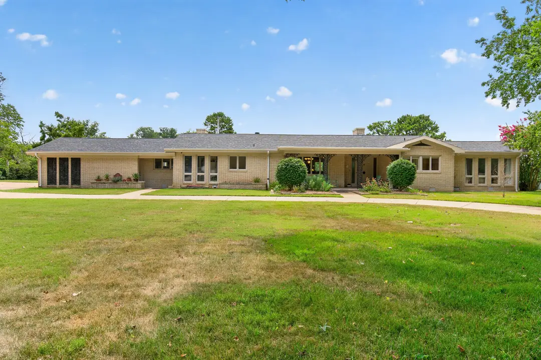 520 Parnell Drive — photo 2