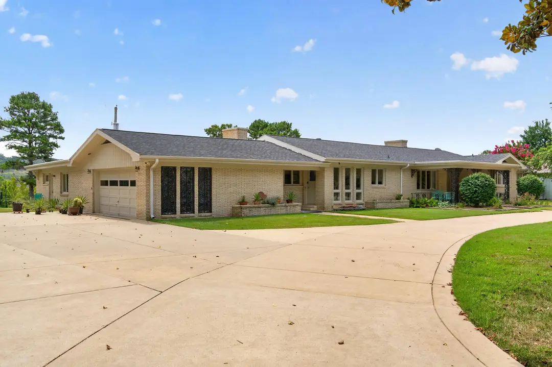 520 Parnell Drive — photo 4