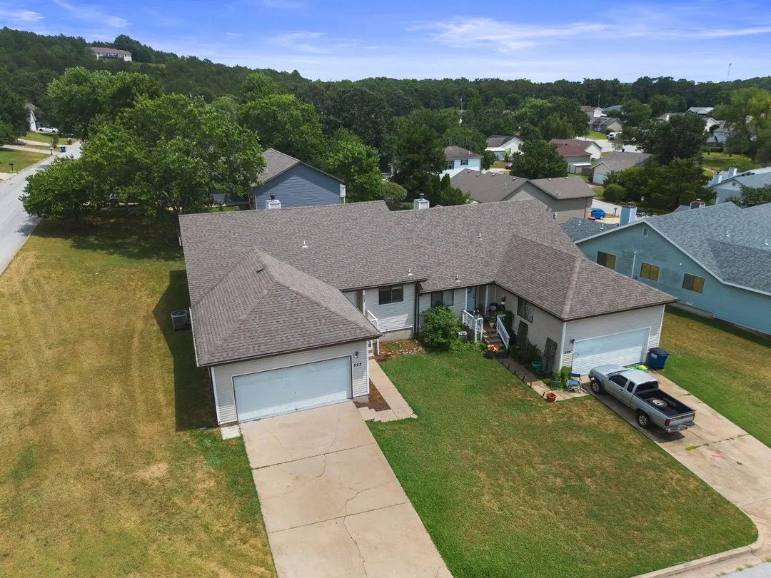 202 Travis Trail — photo 1