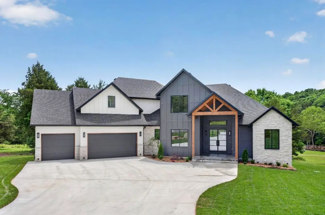 768 Seven Pines Drive — photo 1
