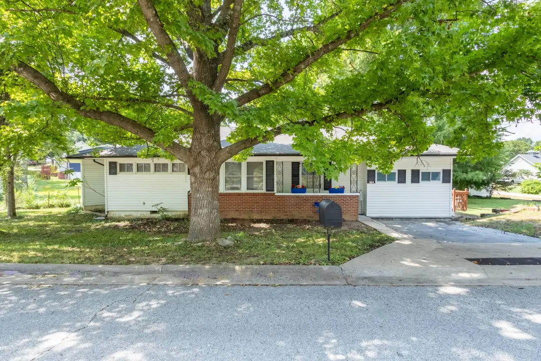 523 Parnell Drive — photo 1