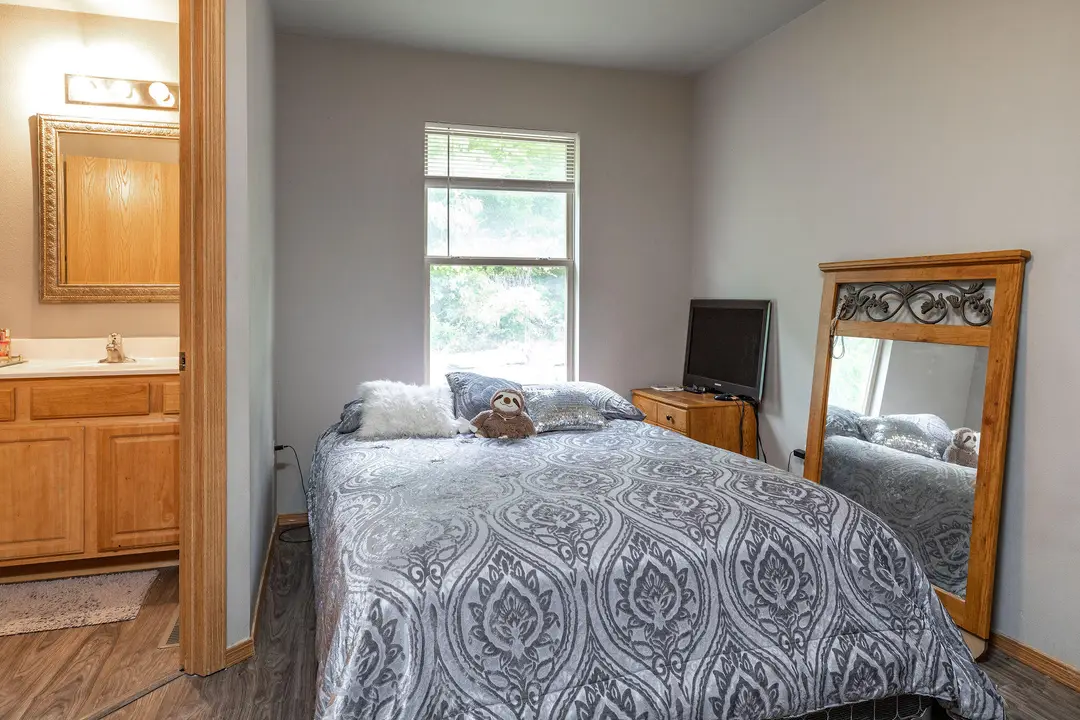 16 Lakeshore Drive — photo 13