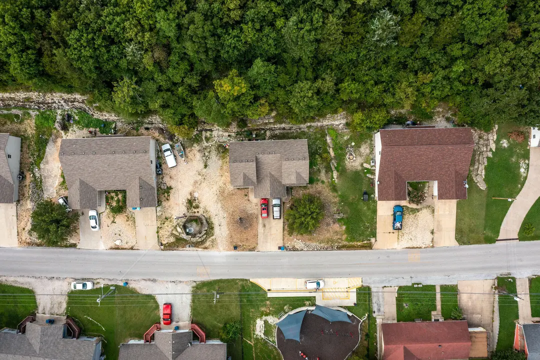 16 Lakeshore Drive — photo 3