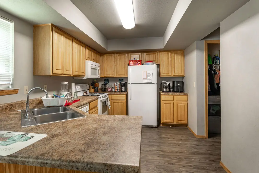 16 Lakeshore Drive — photo 4